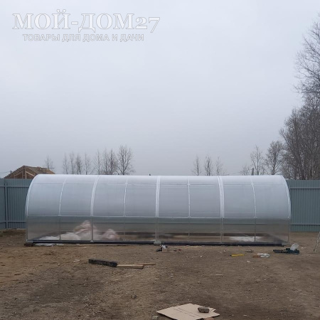 Теплица Сибирская Усиленная 8 метров с поликарбонатом | Мой-Дом27 | Каркас изготовлен из оцинкованной замкнутой трубы 20*20 мм.<br>
 Ширина - 3 метра. Высота - 2,1 метра. Длина 8 метров. <br>
 Выдерживаемая снеговая нагрузка - 100 кг/м2. Выдерживаемая ветровая нагрузка - до 15 м/с.<br>
 Расстояние между дугами 1 метр. <b>Толщина металла дуг 1,2 мм</b>. Ширина двери 0,96 метра.<br>